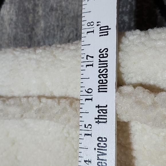 VICTORIA SECRET 2021 OFF WHITE EMBROIDERED SHERPA LOGO TOTE BAG - Picture 3 of 10